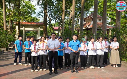 TRƯỜNG THCS CỘNG HÒA TỔ CHỨC DÂNG HƯƠNG TẠI NGHĨA TRANG LIỆT SỸ CỘNG HÒA NHÂN KỶ NIỆM 51 NĂM NGÀY GIẢI PHÓNG MIỀN NAM, THỐNG NHẤT ĐẤT NƯỚC