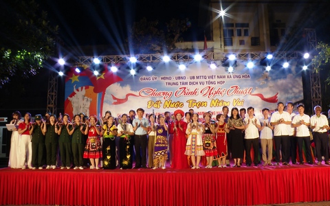SÔI NỔI ĐÊM VĂN NGHỆ 