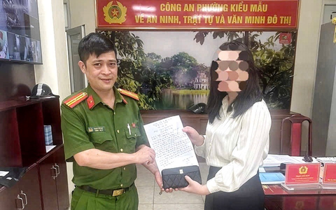  Công an phường Cầu giấy nhanh chóng tìm chủ nhân, trao trả người đánh rơi