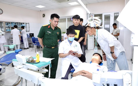 BCHQS xã Thư Lâm tổ chức khám sức khỏe tuyển chọn công dân tham gia lực lượng Dân quân thường trực