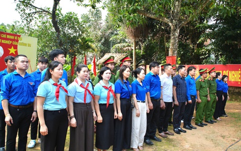 Tuổi trẻ Tây Phương tổ chức Lễ dâng hương báo công tại Nhà Lưu niệm Bác Hồ