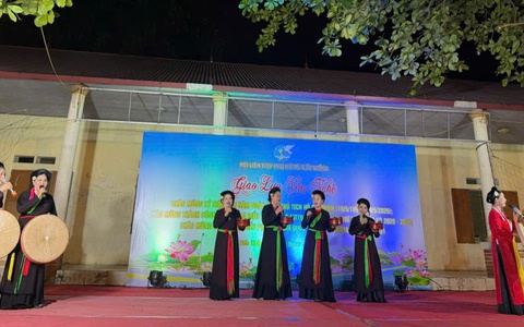 RỰC RỠ ĐÊM GIAO LƯU VĂN NGHỆ TẠI SÂN ĐÌNH THÔN THANH VÂN 