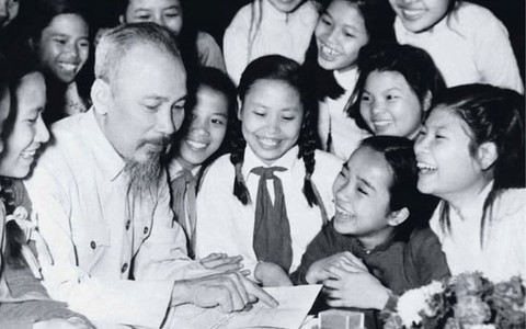 YÊN LÃNG: SÔI NỔI CÁC HOẠT ĐỘNG CHÀO MỪNG KỶ NIỆM 136 NĂM NGÀY SINH CHỦ TỊCH HỒ CHÍ MINH