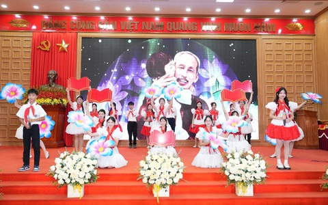 Quảng Oai tổ chức Lễ tuyên dương, khen thưởng học sinh giỏi toàn diện tiêu biểu, học sinh giỏi