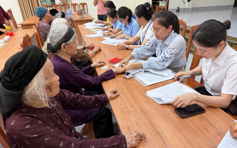 Ủy ban nhân dân xã Hát Môn phối hợp với Trung tâm phục vụ hành chính công thành phố Hà Nội – Chi nhánh số 9 hỗ trợ thủ tục hành chính tại cơ sở