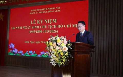 Đảng ủy phường Đông Ngạc tổ chức Lễ kỷ niệm 136 năm ngày sinh Chủ tịch Hồ Chí Minh và trao tặng Huy hiệu Đảng đợt 19/5/2026