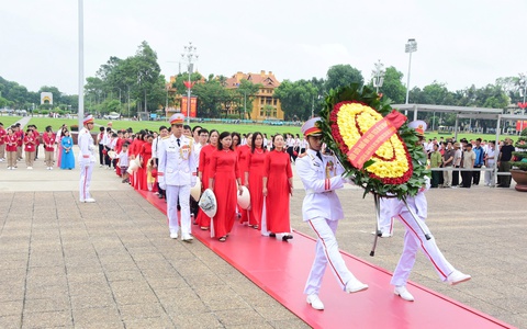 TRƯỜNG THCS THẠCH THÁN BÁO CÔNG DÂNG BÁC, TUYÊN DƯƠNG HỌC SINH XUẤT SẮC NĂM HỌC 2025 – 2026
