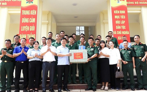 LÃNH ĐẠO XÃ BÌNH MINH THĂM, ĐỘNG VIÊN
CHIẾN SĨ NHẬP NGŨ NĂM 2026