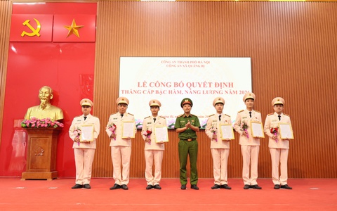 Công an xã Quảng Bị công bố Quyết định thăng cấp bậc hàm, nâng lương năm 2026 và tuyển chọn lao động hợp đồng trong CAND