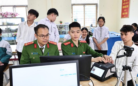 CÔNG AN XÃ HOÀ XÁ TRIỂN KHAI CẤP CĂN CƯỚC VÀ ĐỊNH DANH ĐIỆN TỬ CHO HỌC SINH TỪ ĐỦ 6 ĐẾN 14 TUỔI 