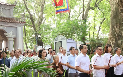 Phường Hoàn Kiếm: Dâng hương kỷ niệm 598 năm ngày Vua Lê Thái Tổ đăng quang