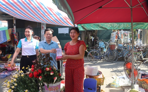 Hội LHPN xã phối hợp triển khai mô hình chợ thông minh