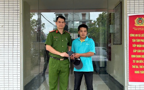 Công an xã Liên Minh kịp thời trao trả tài sản cho người dân đánh rơi