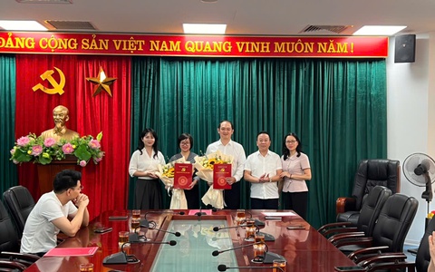 ĐẢNG ỦY PHƯỜNG CẦU GIẤY TỔ CHỨC HỘI NGHỊ CÔNG BỐ VÀ TRAO QUYẾT ĐỊNH VỀ CÔNG TÁC CÁN BỘ