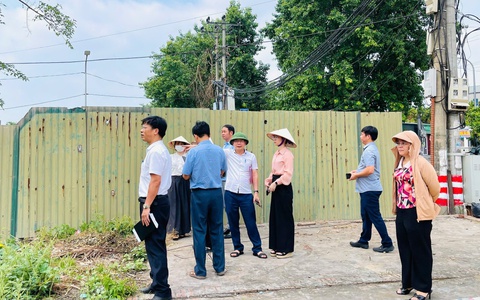 THƯỜNG TRỰC HĐND XÃ GIÁM SÁT CÔNG TÁC BẢO VỆ MÔI TRƯỜNG, QUẢN LÝ TRẬT TỰ ĐÔ THỊ TẠI KHU VỰC THƯỢNG CỐC, LONG XUYÊN
