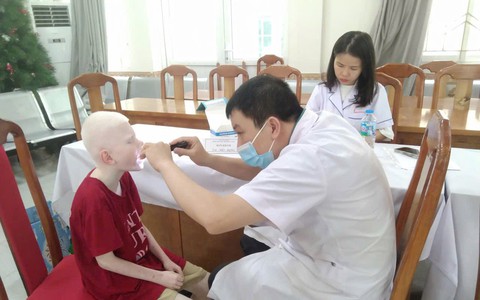Phát triển công tác phục hồi chức năng, chăm sóc sức khoẻ cho người yếu thế, người khuyết tật