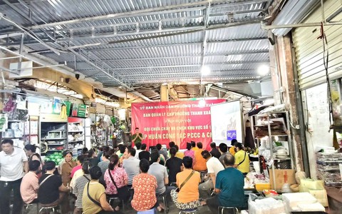 Tuyên truyền hướng dẫn an toàn PCCC cho các tiểu thương, người kinh doanh tại khu Chợ Thanh Xuân