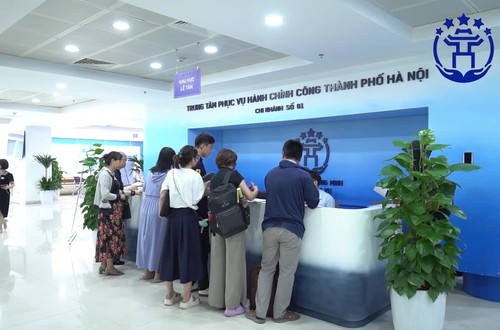 Hà Nội triển khai lấy số thứ tự trực tuyến trên ứng dụng iHanoi tại 12 chi nhánh Trung tâm Hành chính công