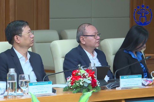 Ngồi nhà đặt số thứ tự, hỏi thủ tục hành chính qua AI: Người dân Hà Nội ngày càng thuận tiện hơn