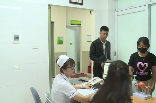 Vô sinh nam ngày càng trẻ hóa cảnh báo từ lối sống hiện đại
