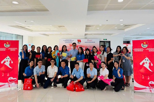 Trung tâm Phục vụ hành chính công Thành phố hưởng ứng ngày hiến máu tình nguyện - cho đi là hạnh phúc