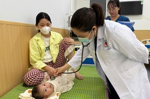 Chủ động phòng chống các bệnh thường gặp ở trẻ nhỏ trong thời tiết giao mùa