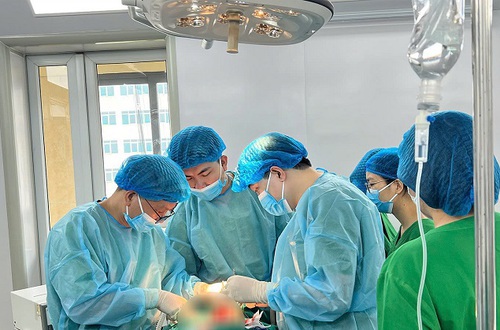 Bệnh viện Ung Bướu Hà Nội cứu sống bệnh nhân suy tim có khối U hiếm gặp