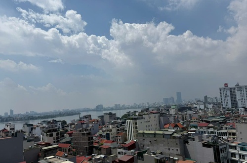 Ngày 17/7: Hà Nội ít mây, trời nắng nóng; đêm không mưa, trời oi bức