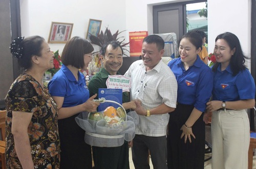 Tri ân các anh hùng liệt sĩ, thương binh, bệnh binh nhân dịp kỷ niệm 78 năm ngày Thương binh - Liệt sĩ (27/7/1947 - 27/7/2025)