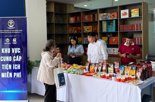 Trung tâm Phục vụ hành chính công Thành phố triển khai các tiện ích miễn phí: Lấy sự hài lòng của người dân làm thước đo hiệu quả