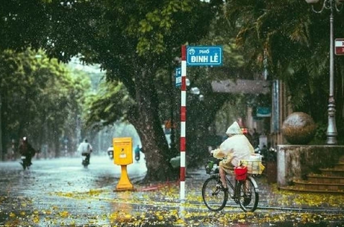 Ngày 15/8 Hà Nội sáng và đêm có mưa vừa, có lúc mưa to, nguy cơ ngập úng