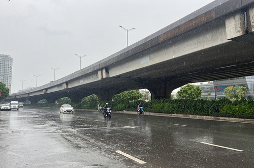 Ngày 19/8, Hà Nội có mưa vừa, mưa to và dông; đêm mưa giảm dần