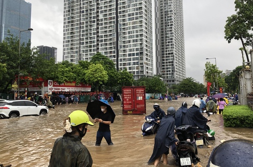 Hà Nội (26/8) có mưa mưa to và rải rác có dông, ngập úng xảy ra trên diện rộng