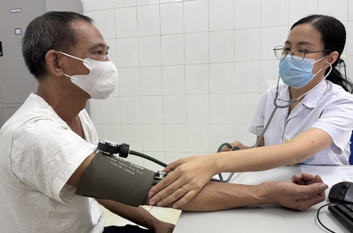 Người cao tuổi cần đi khám sức khỏe định kỳ giúp phát hiện sớm các bệnh lý tiềm ẩn
