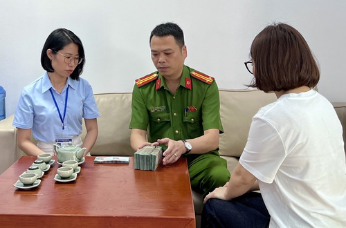 Trả lại gần 400 triệu đồng cho công dân để quên: Lan toả những giá trị tích cực, giữ vững niềm tin trong nhân dân