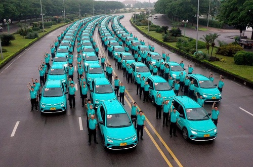 Hà Nội phê duyệt quy trình điện tử cấp, cấp lại phù hiệu cho xe ô tô, xe bốn bánh có gắn động cơ kinh doanh vận tải