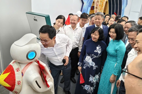 Bí thư Thành ủy Hà Nội cùng Đoàn đại biểu tham quan “Thủ đô văn hiến, anh hùng – 80 năm hành trình cùng đất nước”