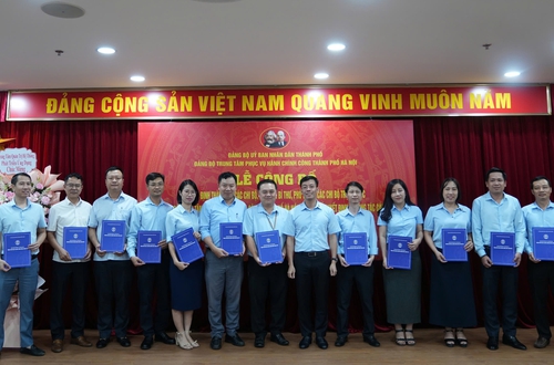 Công bố quyết định thành lập 18 Chi bộ trực thuộc Đảng bộ Trung tâm Phục vụ hành chính công thành phố Hà Nội