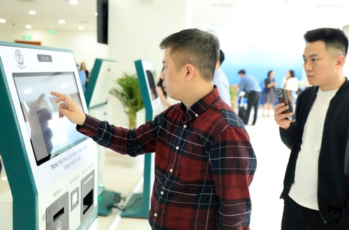 Từ Kiosk dịch vụ công đến “văn phòng lưu động”: Hà Nội đa dạng mô hình phục vụ giải quyết thủ tục hành chính