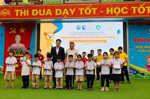 Khánh thành, bàn giao trang thiết bị trường học và trao học bổng cho học sinh có hoàn cảnh khó khăn tại xã An Khánh
