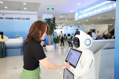 Công nghệ số giúp người dân giải quyết thủ tục hành chính trực tuyến nhanh chóng, thuận tiện