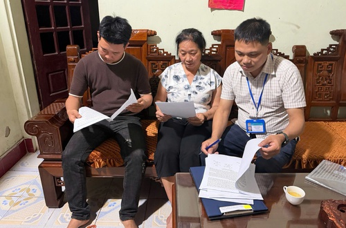 Câu chuyện đẹp về hỗ trợ thủ tục hành chính cho người yếu thế