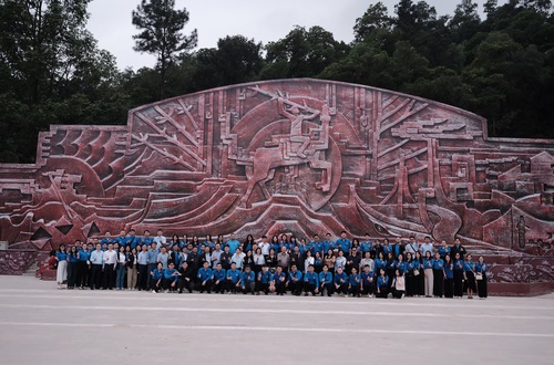 Trung tâm Phục vụ hành chính công Hà Nội 
tổ chức Chương trình “Về nguồn - Dâng hương Đền Sóc”