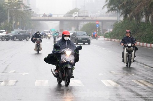 Ngày 24/3, Hà Nội: nhiều mây, sáng sớm có mưa nhỏ, mưa phùn rải rác; trưa chiều giảm mây trời nắng; đêm có mưa vài nơi.