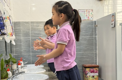 Chủ động phòng bệnh tay chân miệng từ sớm, từ xa tại các trường học