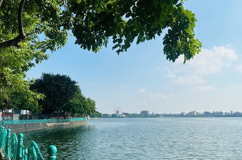 Ngày 15/4/2026, Hà Nội sáng và đêm có mưa vài nơi; ngày trời nắng