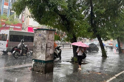 Ngày 18/4/2026, Hà Nội nhiều mây, có lúc có mưa gián đoạn