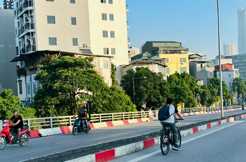 Ngày 21/4/2026, Hà Nội: nhiều mây, sáng có mưa nhỏ vài nơi, trưa chiều giảm mây, trời nắng; đêm không mưa