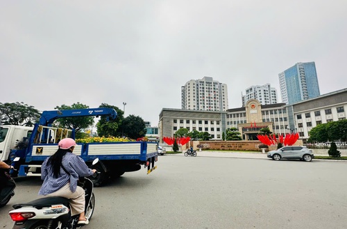 Ngày 22/4/2026, ảnh hưởng của gió mùa Đông Bắc cuối mùa, Hà Nội ngày trời nắng; đêm có mưa rào và dông