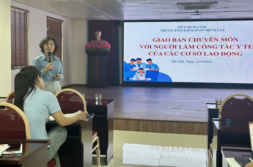 CDC Hà Nội: Giao ban chuyên môn với người làm công tác y tế của 221 cơ sở lao động